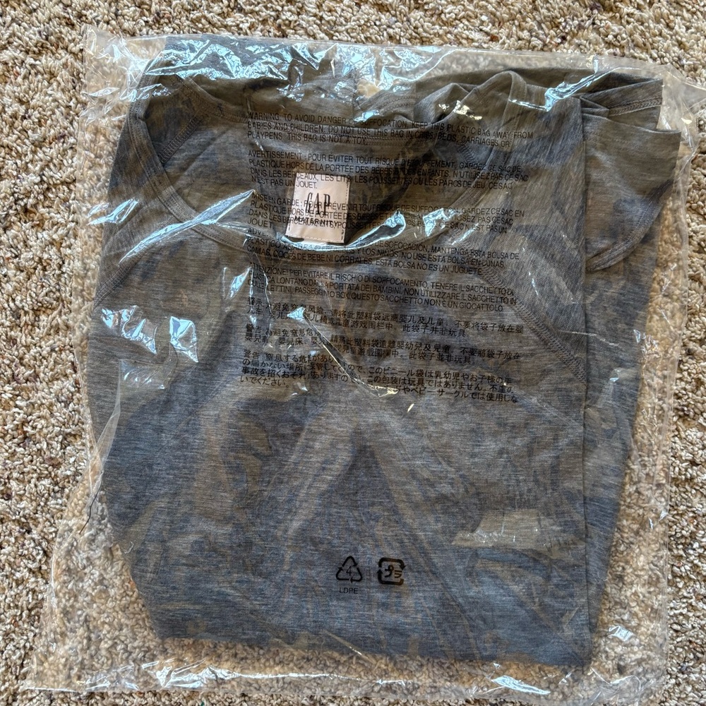 Maternity GapFit Breathe athletic shirt - Picture 2 of 4